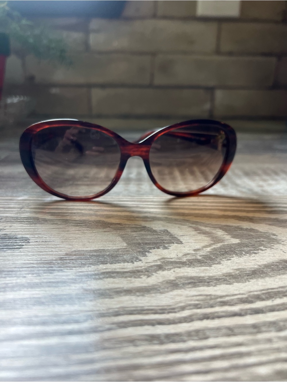 Brighton Tortoiseshell Oval Sunglasses - Brown Gradient